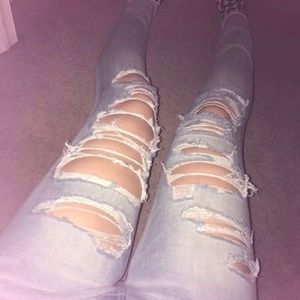 AMERICAN EAGLE DISTRESSED JEANS